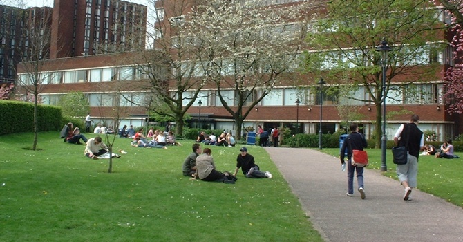 Okuldan dövizle kredi alan öğrenciye müjde