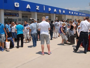 Gazipaşa Havaalanı yetersiz kalmaya başladı