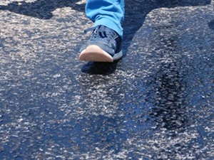 Sıcak hava asfaltı eritti