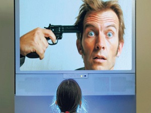 TV başında çok oturan çocuk, şiddete yöneliyor