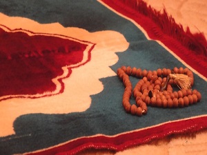 Özbekistan'da namaz kılan personel işten atılıyor