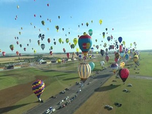 Fransa'da, 433 balon havalanarak dünya rekoru kırdı