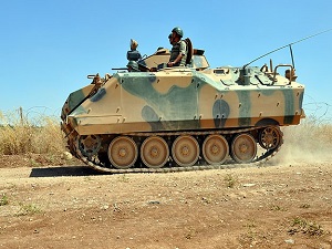 Zırhlı araçlar sınırda devriyelerini arttırdı