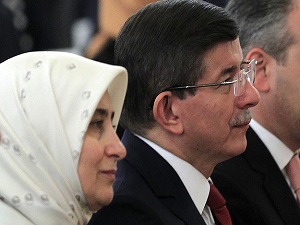 Davutoğlu çiftinden şehit eşine taziye telefonu