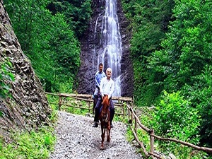 Bulut Şelalesi'ne atlı safari