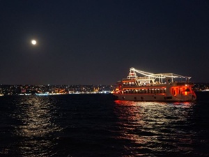 İstanbul’da ‘mavi ay’ güzelliği