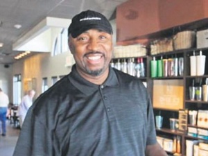 105 milyon doları batırdı garson oldu!