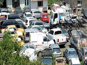 İcralık araçlar otoparkları doldurdu