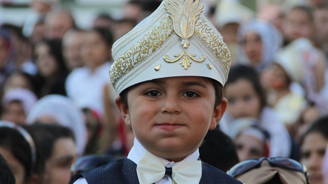 Sünnetsiz çocukları havuza sokmayın!