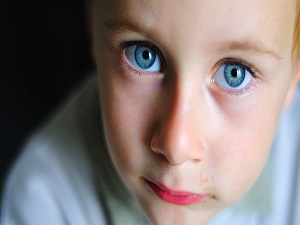 Çocuklarda da katarakt olur