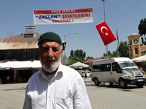 Sungu beldesi Türk bayraklarıyla donatıldı