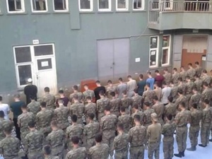 Askerlerimiz sabah namazında