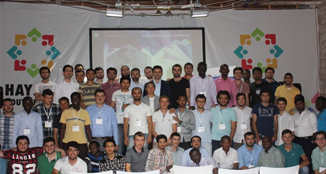 Farklı ülkelerden Müslüman gençler bir arada!