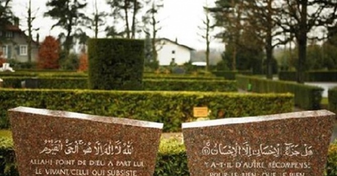 Müslümanların ölüsünden bile korkuyorlar