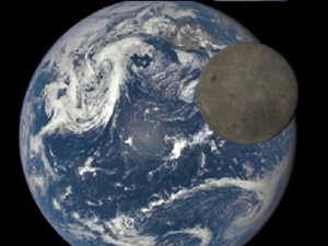 Ay'ın karanlık yüzü görüntülendi