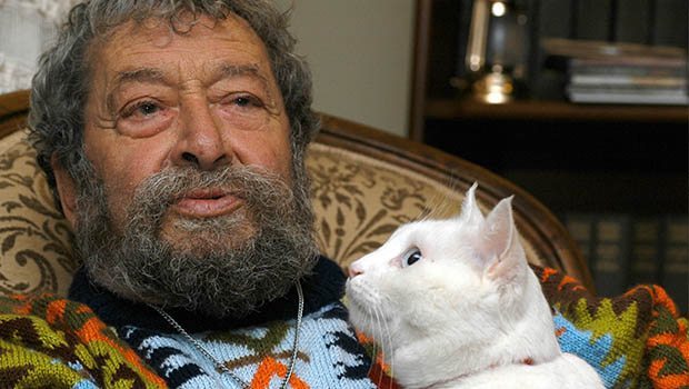 Fikret Otyam vefat etti