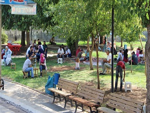 Sıcaktan bunalanlar surlara sığınıyor