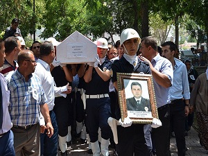 Şehit Polis Müdürü Çeken'in cenazesi toprağa verildi