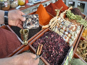 Yaz sıcaklarında serinleten şifalı bitki çayları