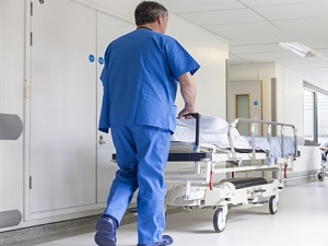 Doktora hakaret eden hasta yakınına 6 ay hapis