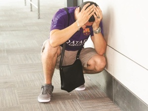 Kaçırdığı uçağın peşinden koştu