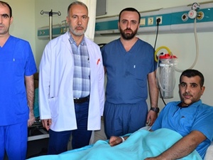 Omuzdan alınan dokuyla çene yaptılar