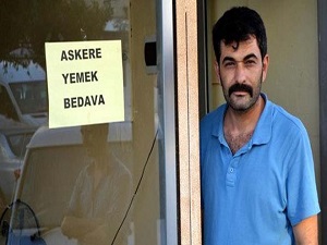 Maraşlı esnaftan askere yemek bedava