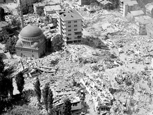 Bugün 17 Ağustos depreminin yıl dönümü