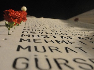 Marmara Depremi'nde hayatını kaybedenler anıldı