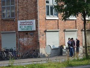 Kopenhag'daki cami kundakçısı şizofren çıktı