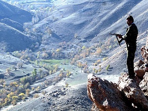 Elazığ'da korucularla teröristler arasında çatışma