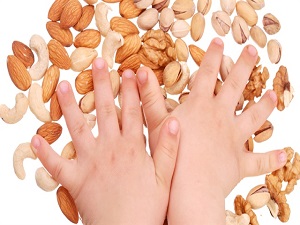 Kuruyemiş çocuklar için büyük risk