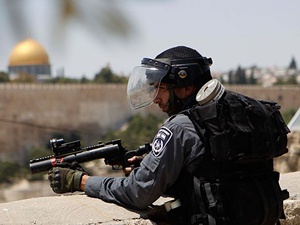 İsrail askeri Aksa'da: 30 Filistinli yaralı