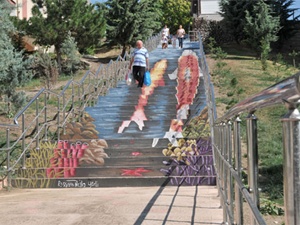 Merdivenler sanatla buluştu