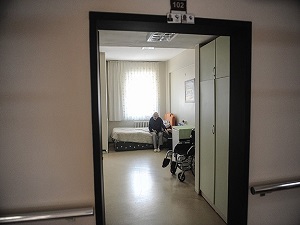 Yaşlılar için sağlık bakım tesisleri açılacak