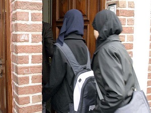 İsviçre'de başörtülü öğrenci okula alınmadı