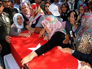 Şehit Ceylan ile Bıçakcı son yolculuğuna uğurlandı