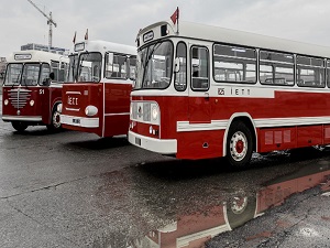 Nostaljik otobüsler bayram turuna çıktı