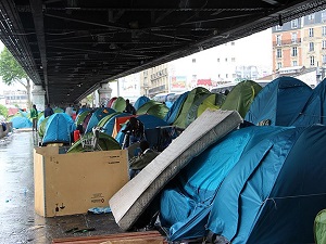 Fransa, mültecilere çadırkent kuruyor