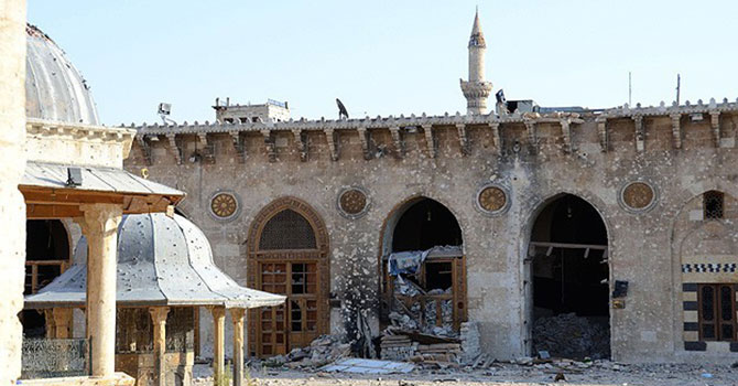 Camileri bilerek bombalıyorlar