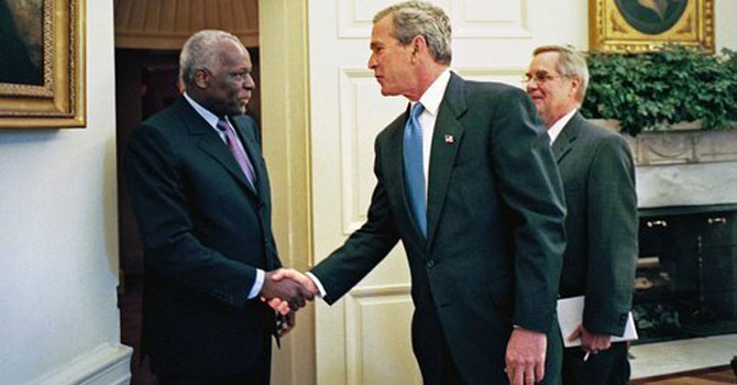 Ülkesinde İslam'ı yasakladı camileri kapattı!