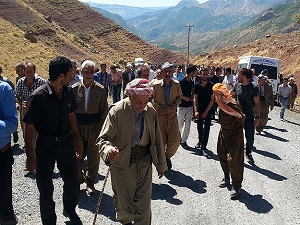 Şemdinli'de köy sakinleri terörü lanetlemek için yürüdü