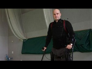 Felçli adam 5 yıl sonra ilk defa yürüdü