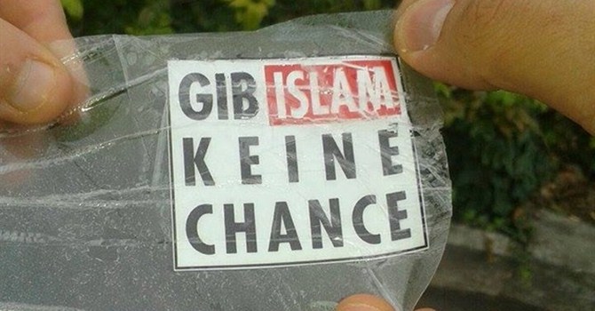 Almanya'da Müslümanlara jiletli tuzak