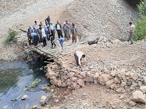 Teröre tepki gösterip köprü yaptılar