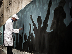 Gazze'de 'gençlerin acısı' resmedildi