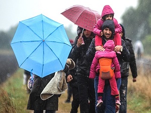 Sığınmacılara tekme atan kameraman yargılanacak