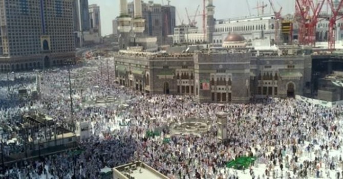 Kâbe’de cuma namazı izdihamı