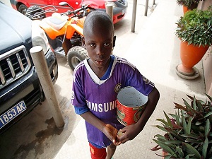 Afrika'nın kimsesiz dilenci çocukları 'Talibeler'