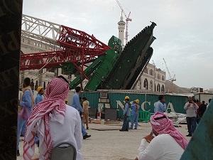 Eşini kaybeden Türk hacılar Kabe'de yalnız bırakılmadı